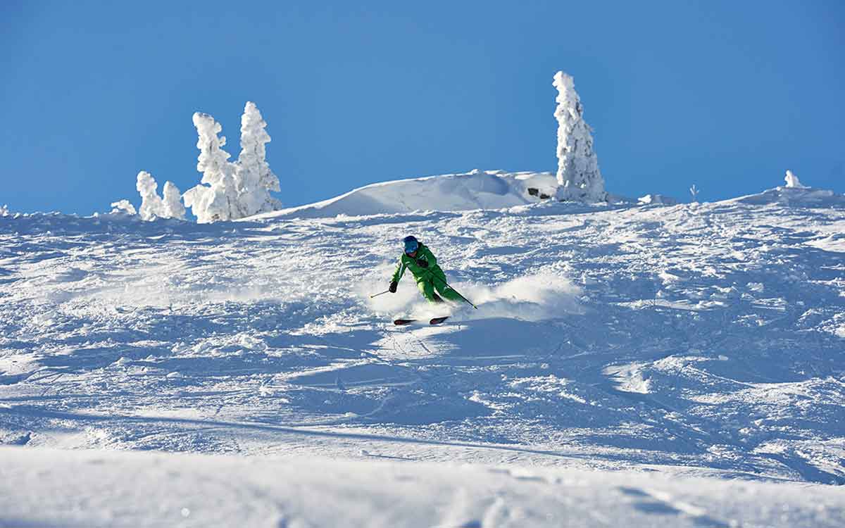 Skifahren in Bodenmais im Bayerischen Wald – perfekte Bedingungen für Wintersportler.