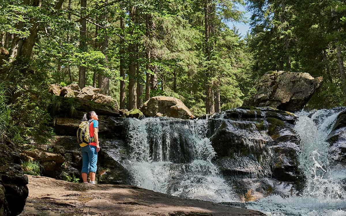Die beeindruckenden Rißloch Wasserfälle im Bayerischen Wald, ein Naturhighlight nahe dem Wellnesshotel Waldeck.
