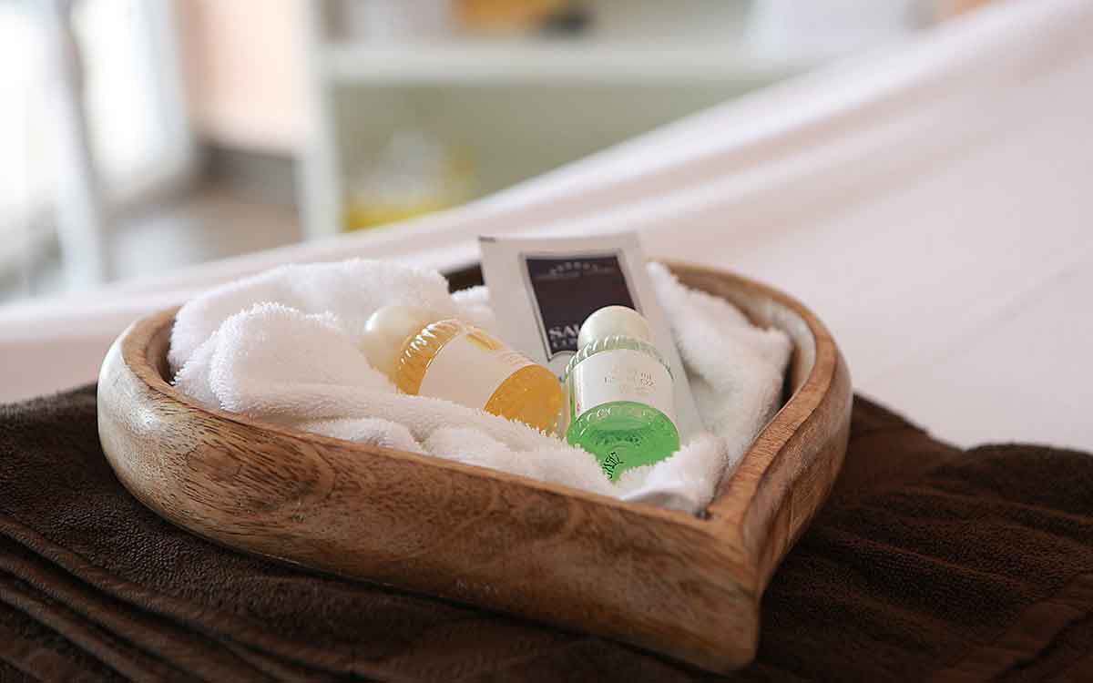 Holzherz mit ausgewählten Wellnessprodukten im Wellnesshotel Waldeck im Bayerischen Wald.