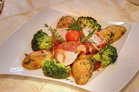 Abendmenü im Wellnesshotel Waldeck, Bayerischer Wald – exquisite Gerichte für einen perfekten Abschluss des Tages.