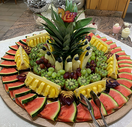 Dessertbüffet im Wellnesshotel Waldeck, Bayerischer Wald – eine süße Auswahl für jeden Geschmack.