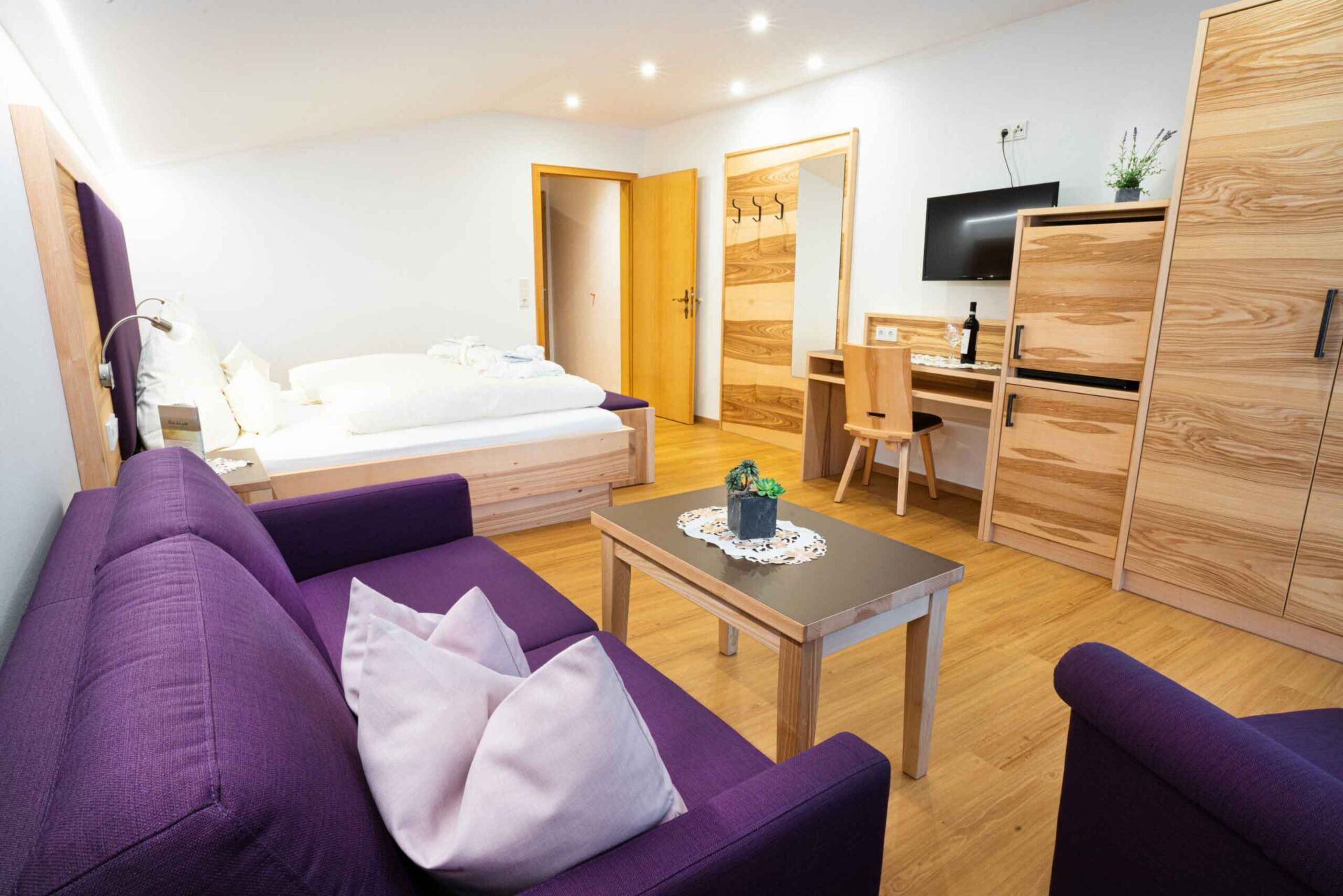 Detailansicht des Doppelzimmers Enzian im Wellnesshotel Waldeck Bodenmais im Bayerischen Wald.