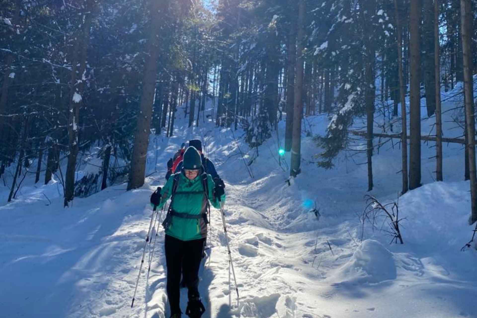 Schneeschuhwandern im Bayerischen Wald mit Gästen des Wellnesshotels Waldeck Bodenmais.